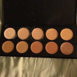 BH Cosmetics Makeup - bh cosmetics foundation and concealer palette. BH Cosmetics Makeup - bh cosmetics foundation and concealer palette.